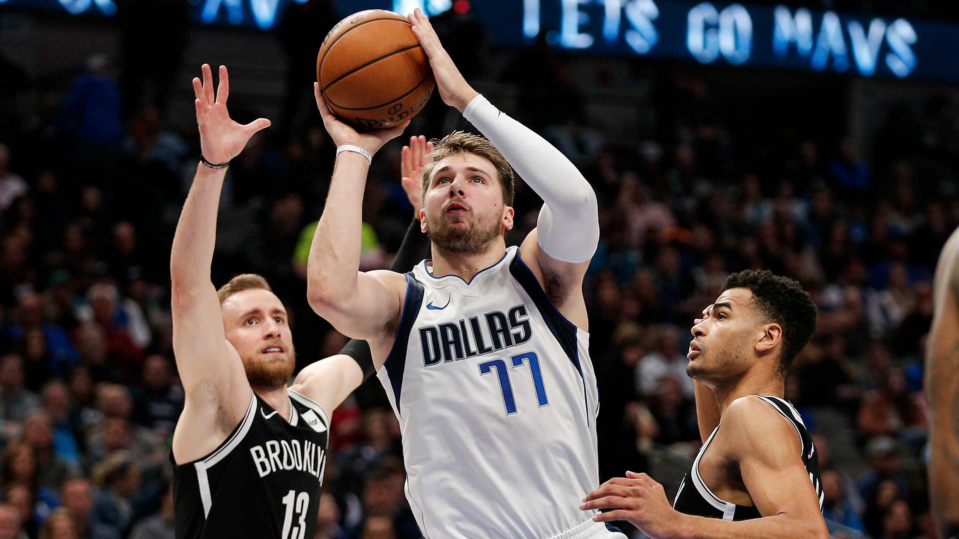 Doncic, Irving get 1st tandem win as Mavs rout hapless Spurs